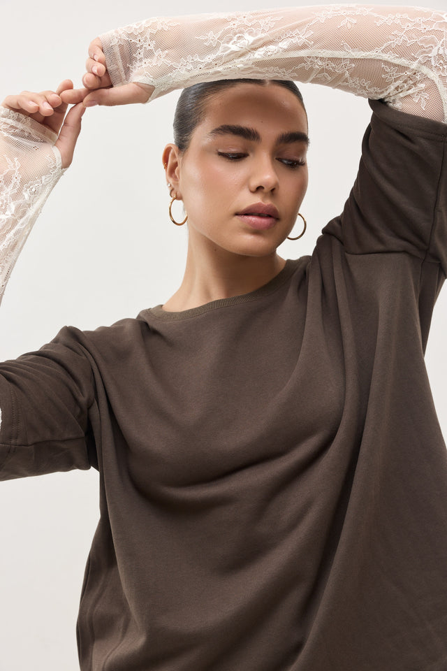 חולצת ספיריט מפתח עגול קצרה שרוולי תחרה חומה