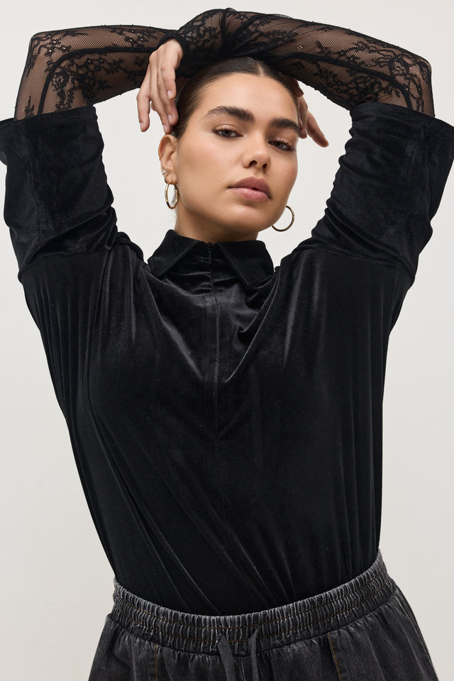 חולצת קטיפה ספרינג רול שרוולי תחרה שחורה