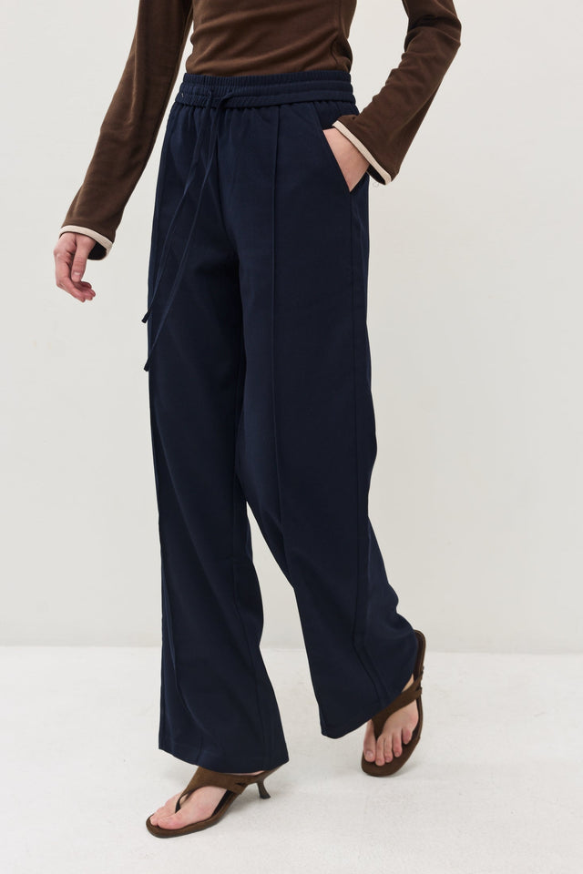 מכנסיים מחוייטים בריוש גומי נייבי