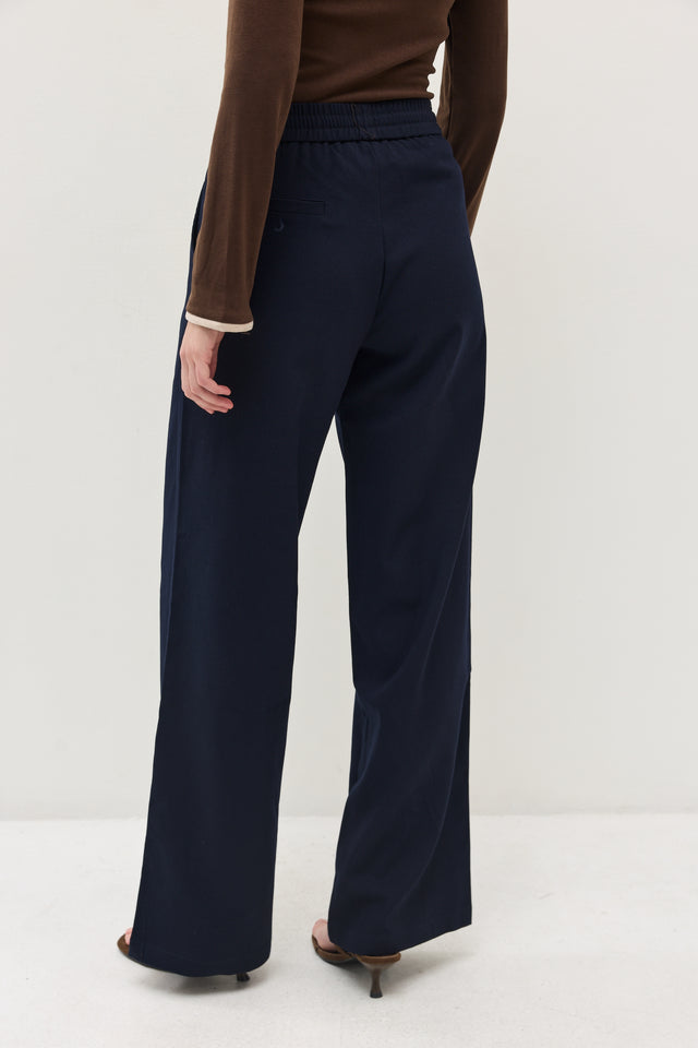 מכנסיים מחוייטים בריוש גומי נייבי