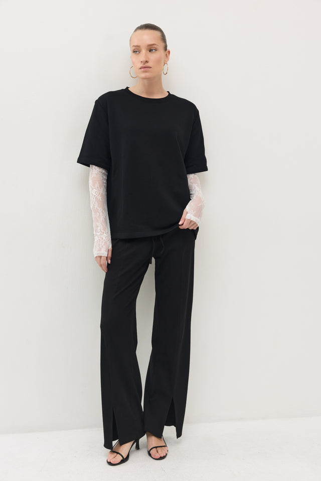 חולצת באטר שרוולי תחרה מתחלפים שחור-לבן