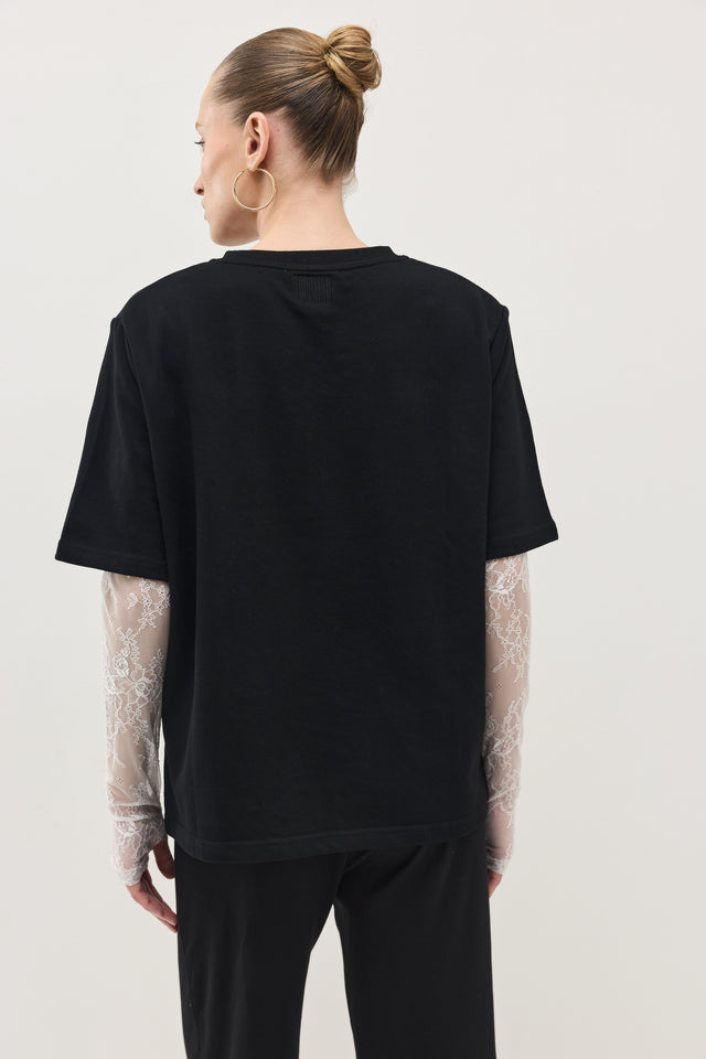 חולצת באטר שרוולי תחרה מתחלפים שחור-לבן