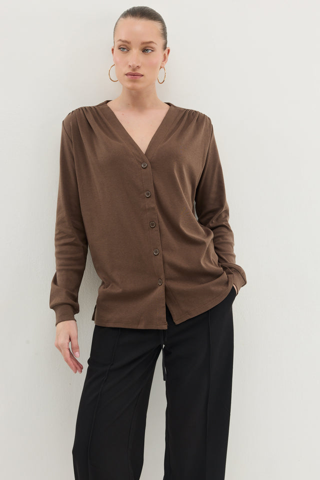 חולצת דילן מכופתרת מפתח וי כיווצים ריב קפה