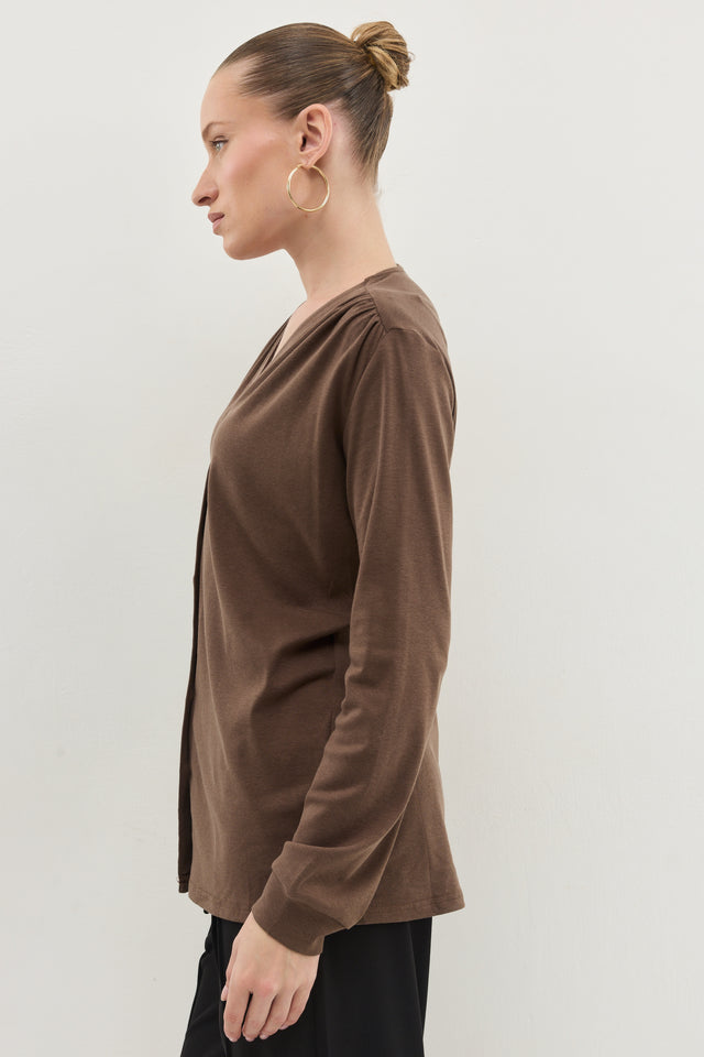 חולצת דילן מכופתרת מפתח וי כיווצים ריב קפה