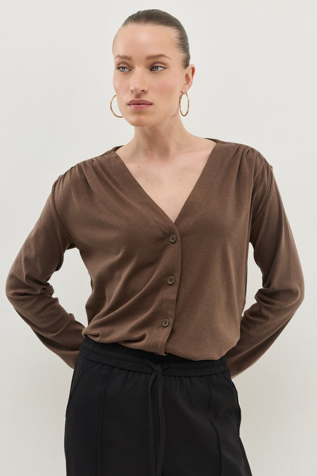 חולצת דילן מכופתרת מפתח וי כיווצים ריב קפה