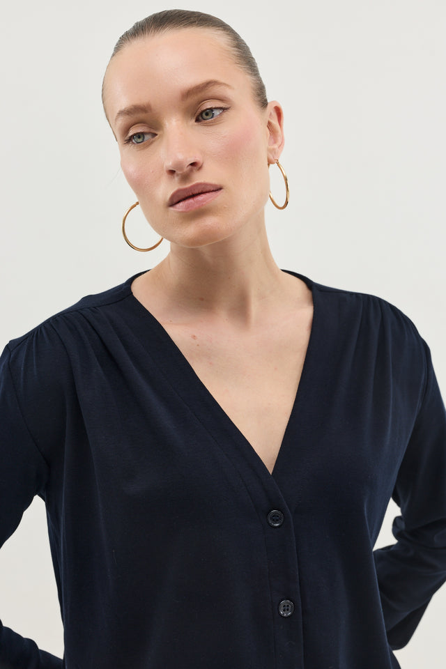 חולצת דילן מכופתרת מפתח וי כיווצים ריב נייבי