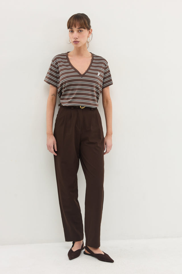 חולצת וי קוקיז פסים מפתח וי קצרה חומה