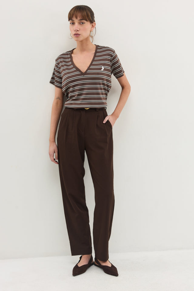 חולצת וי קוקיז פסים מפתח וי קצרה חומה