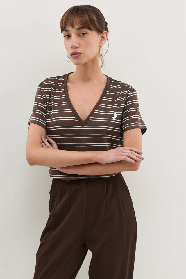 חולצת וי קוקיז פסים מפתח וי קצרה חומה