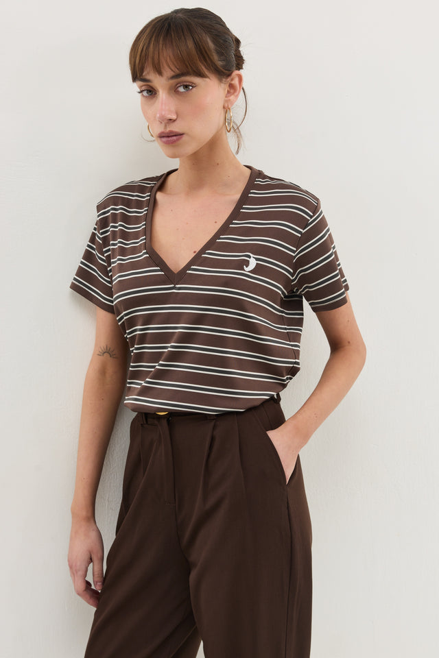 חולצת וי קוקיז פסים מפתח וי קצרה חומה