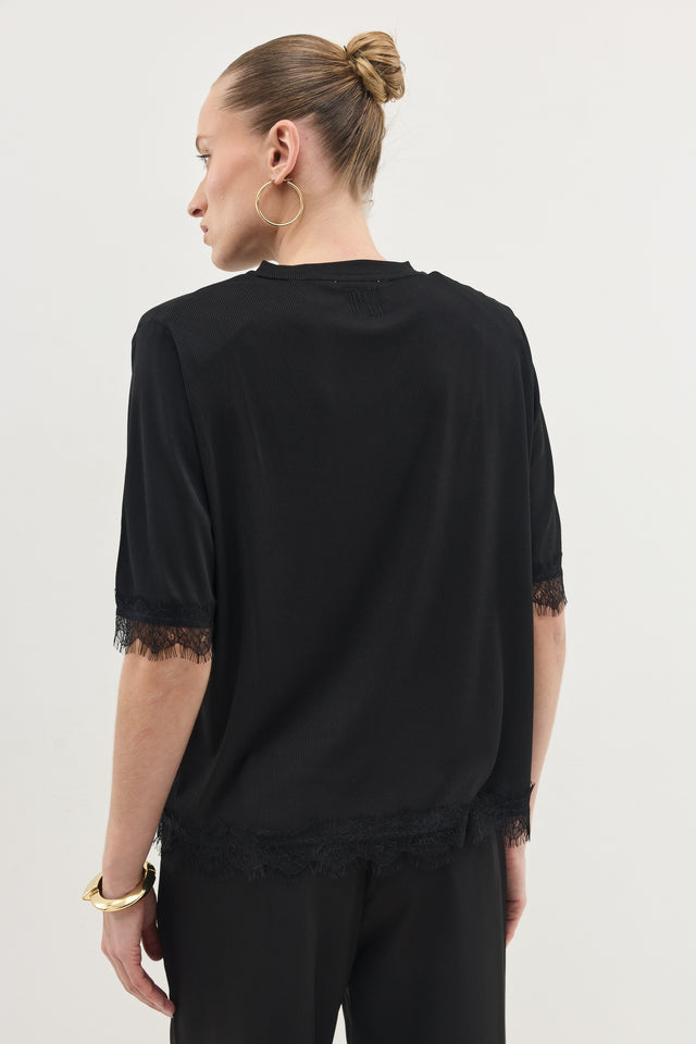 חולצת ספיריט ריב תחרה כריות נשלפות שחורה