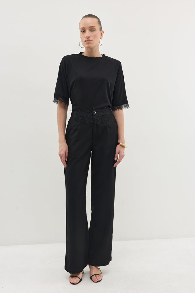 חולצת ספיריט ריב תחרה כריות נשלפות שחורה