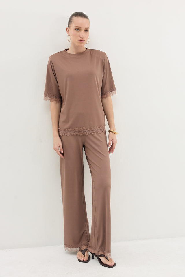 חולצת ספיריט ריב תחרה כריות נשלפות טראפל