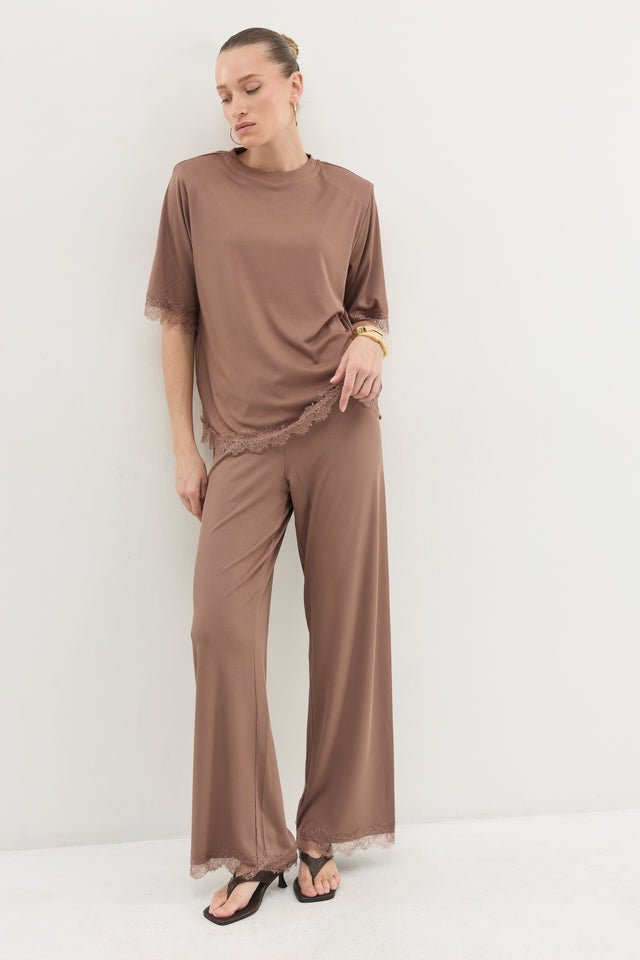 חולצת ספיריט ריב תחרה כריות נשלפות טראפל