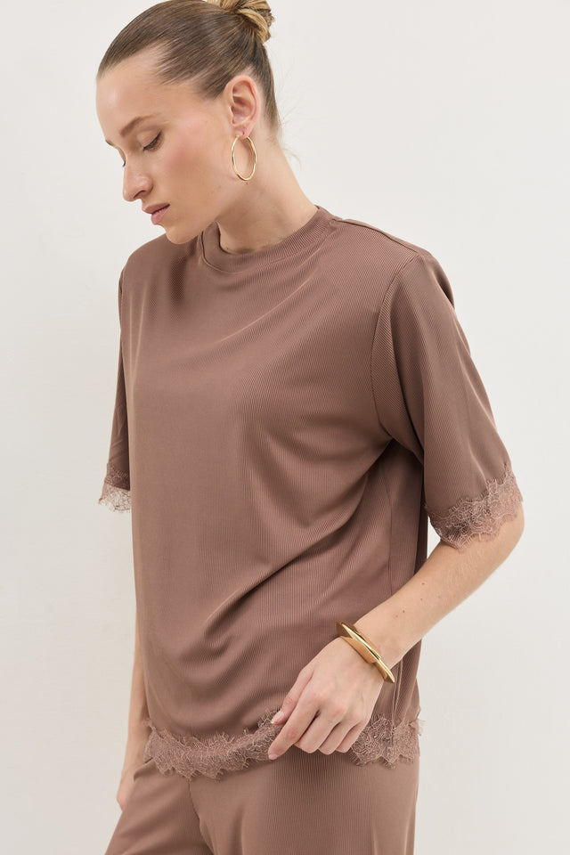 חולצת ספיריט ריב תחרה כריות נשלפות טראפל