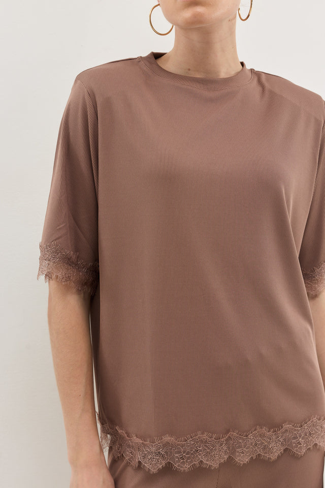 חולצת ספיריט ריב תחרה כריות נשלפות טראפל