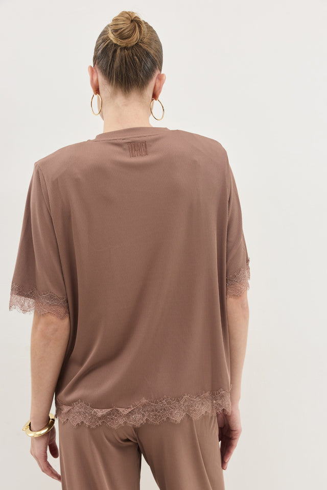 חולצת ספיריט ריב תחרה כריות נשלפות טראפל