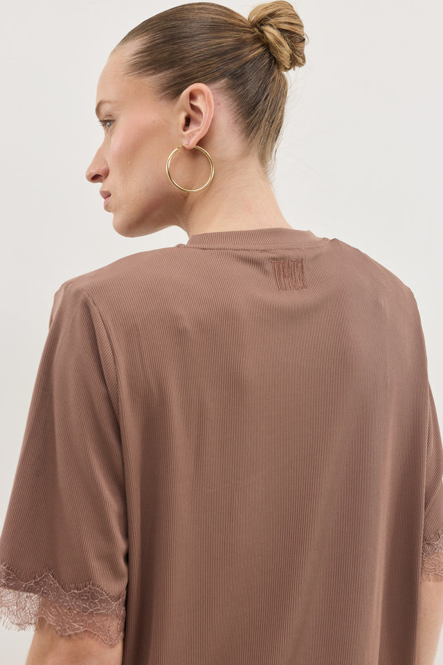 חולצת ספיריט ריב תחרה כריות נשלפות טראפל