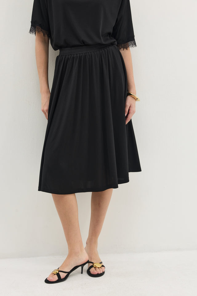 חצאית ספיריט ריב מידי שחורה