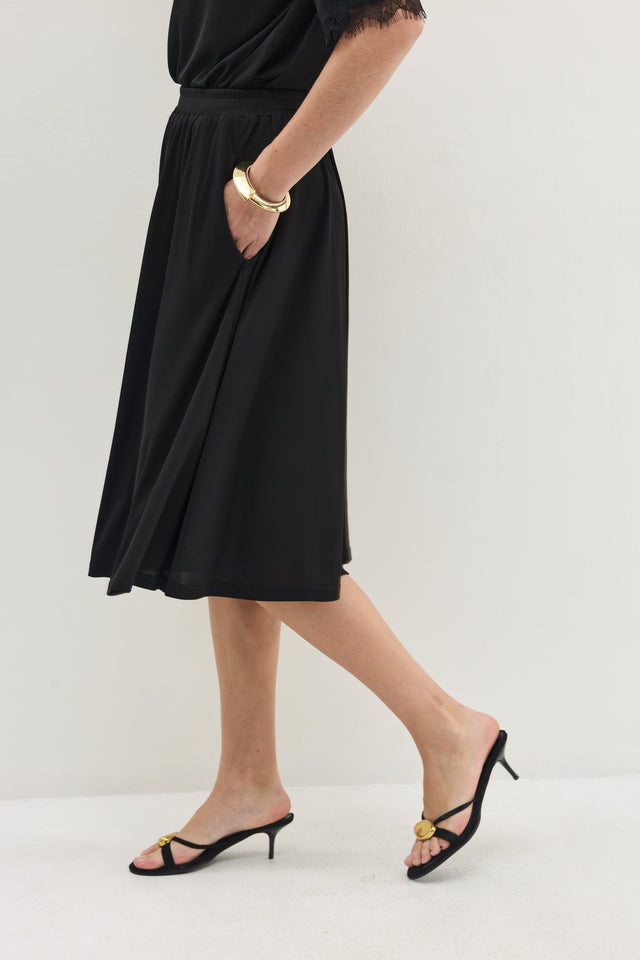 חצאית ספיריט ריב מידי שחורה