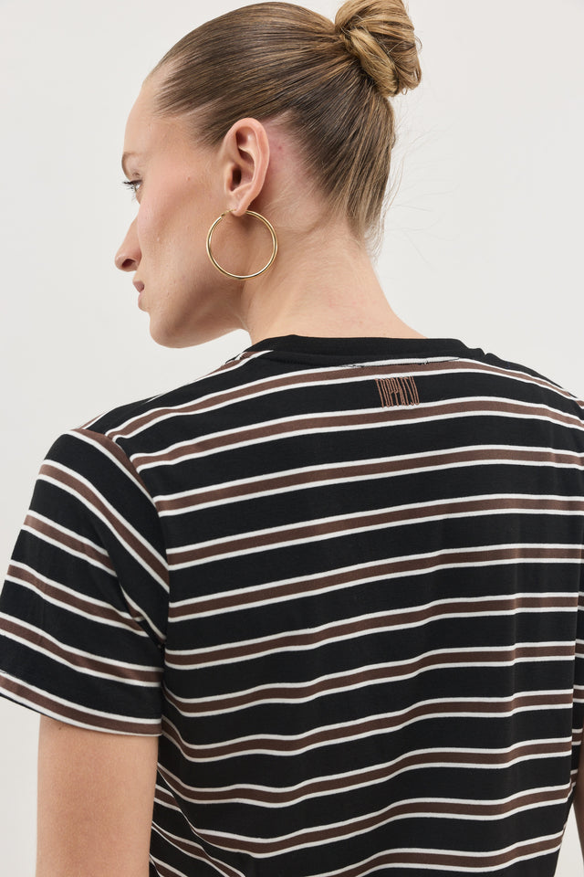 חולצת וי קוקיז פסים מפתח וי קצרה שחורה