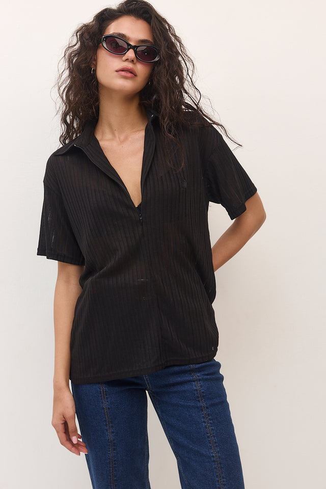 חולצת זיפר וונט ספייסי שחורה