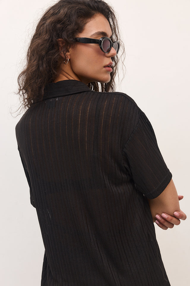 חולצת זיפר וונט ספייסי שחורה