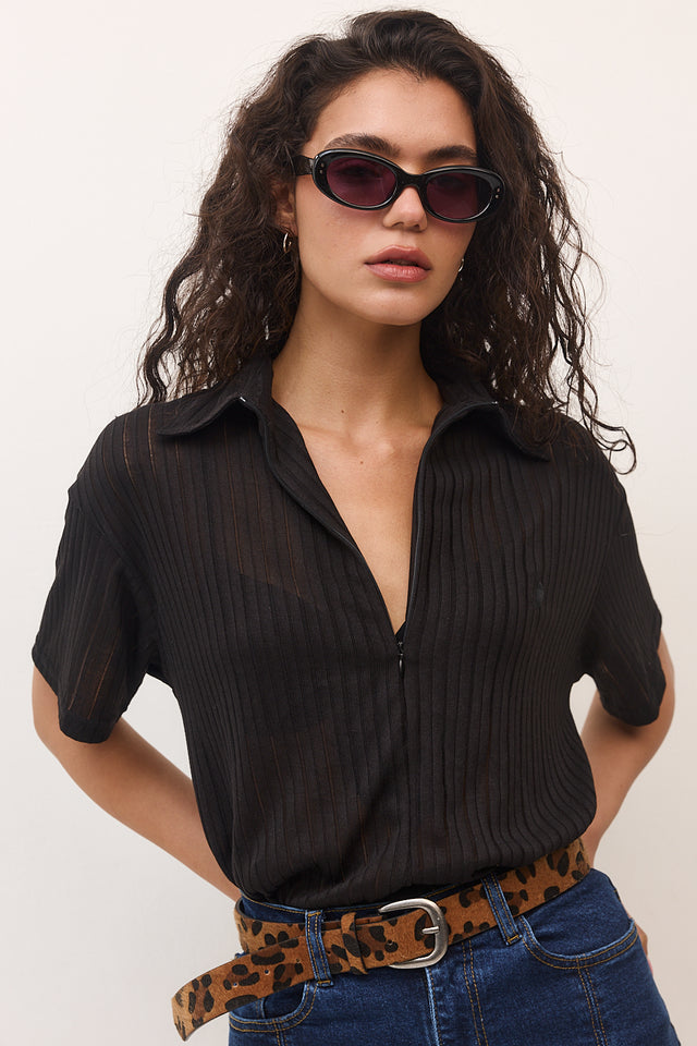 חולצת זיפר וונט ספייסי שחורה