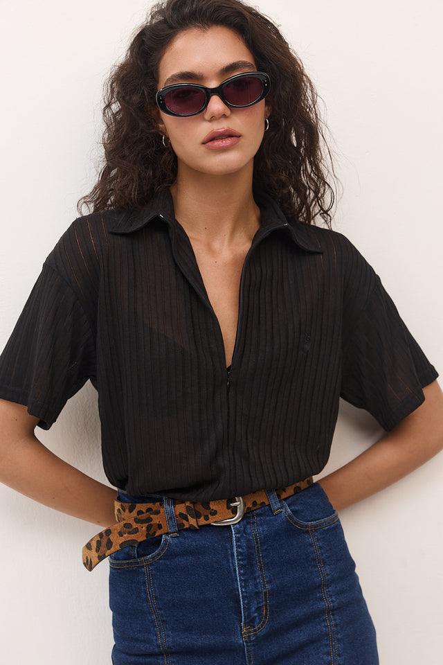 חולצת זיפר וונט ספייסי שחורה