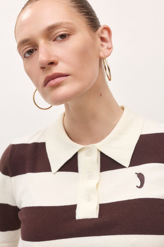 חולצת סריג פולו ספייסי קצרה פסים שוקולד שמנת