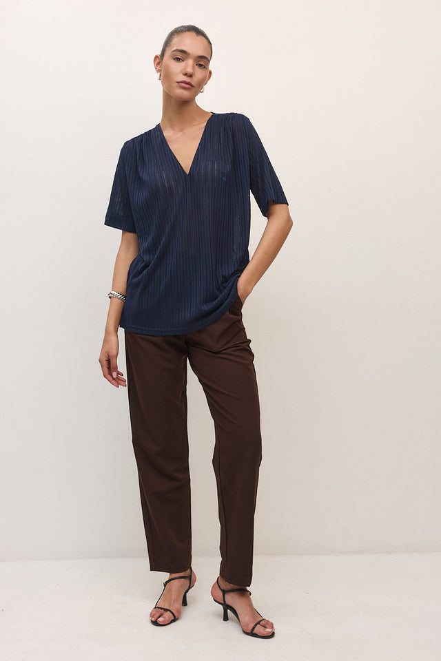 חולצה מפתח וי כיווצים קצרה נייבי