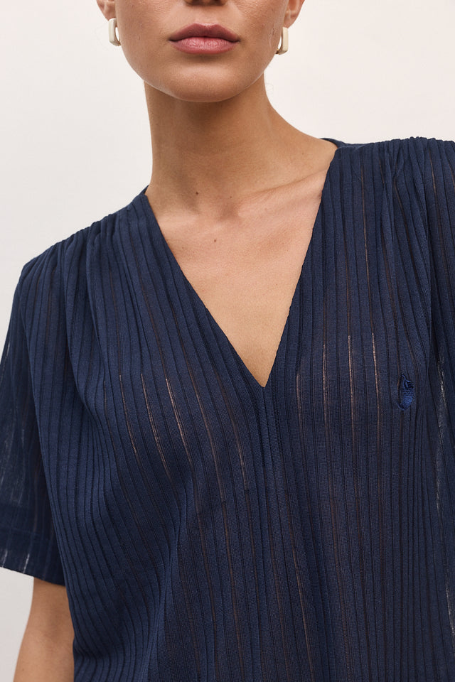 חולצה מפתח וי כיווצים קצרה נייבי