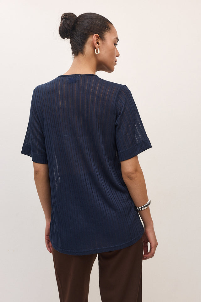 חולצה מפתח וי כיווצים קצרה נייבי