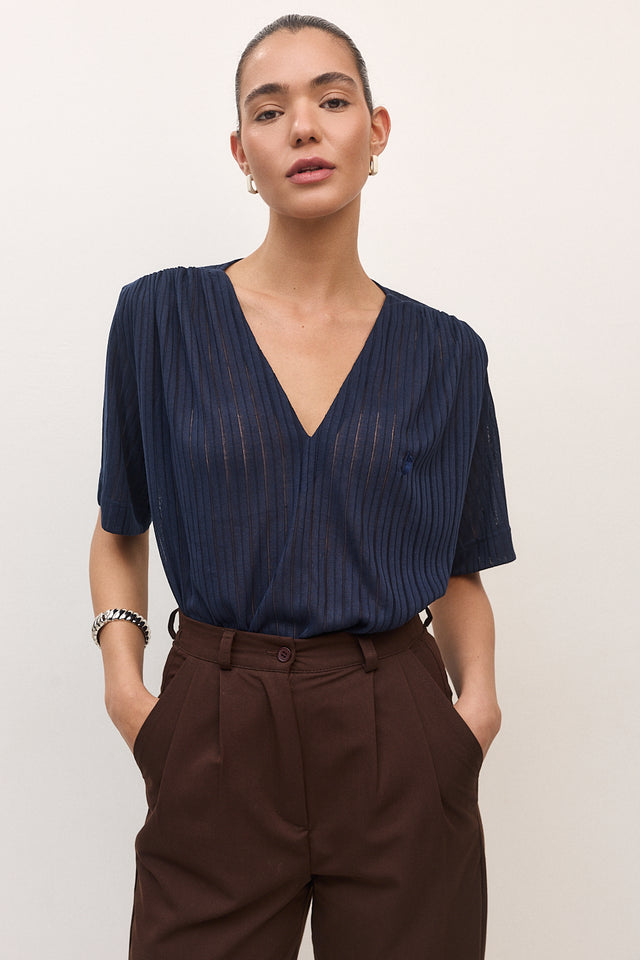 חולצה מפתח וי כיווצים קצרה נייבי