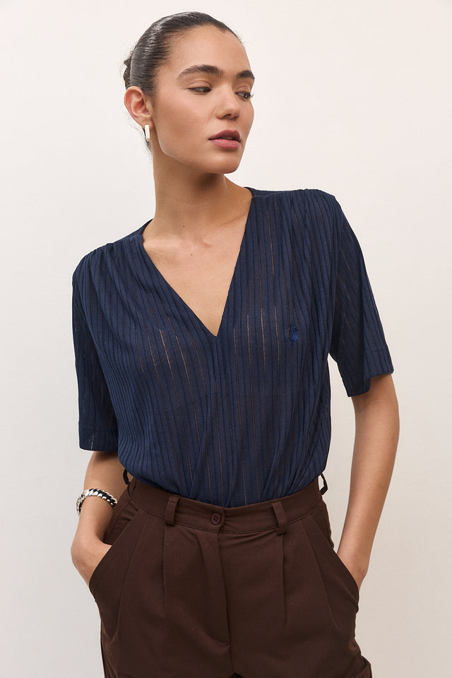 חולצה מפתח וי כיווצים קצרה נייבי