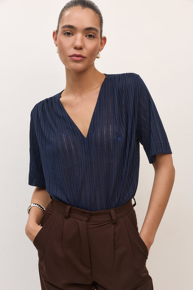 חולצה מפתח וי כיווצים קצרה נייבי