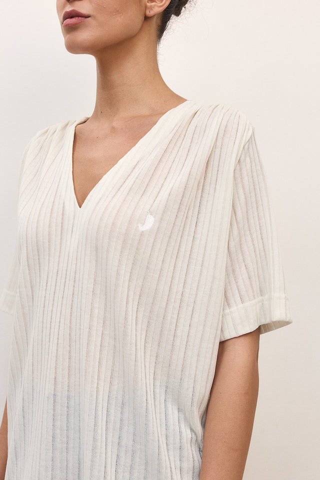 חולצה מפתח וי כיווצים קצרה קרם