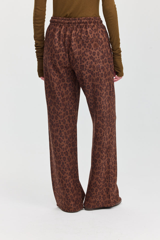 מכנסיים מתרחבים מזמש מנומר עם גומי ושרוכים