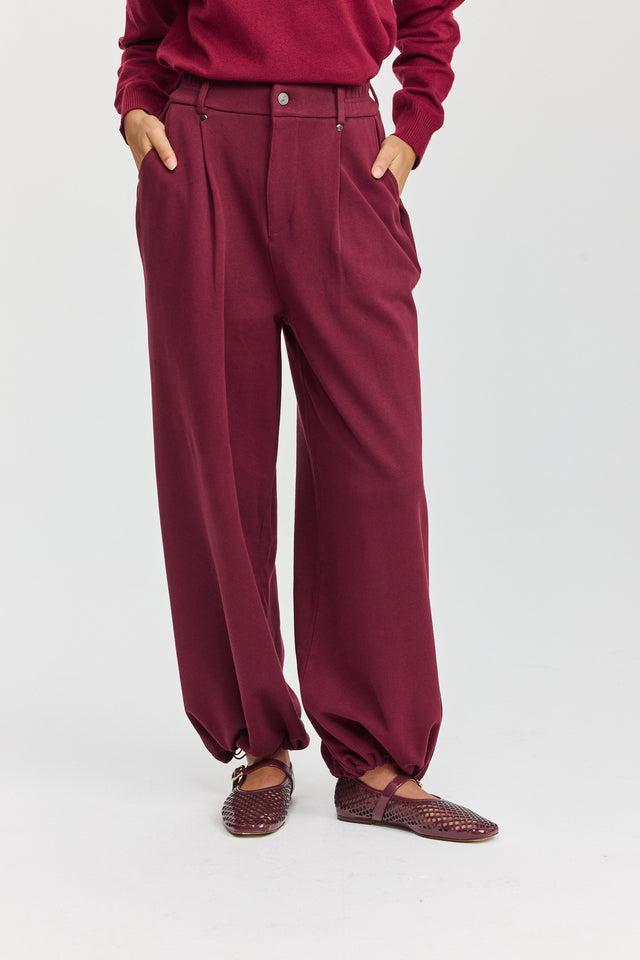 מכנסי קראמבל סווטשירט מתרחבים דיטייל מחויט בורגנדי