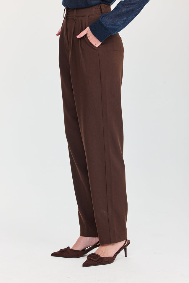 מכנסיים מחוייטים סינמון גומי במתניים חומים