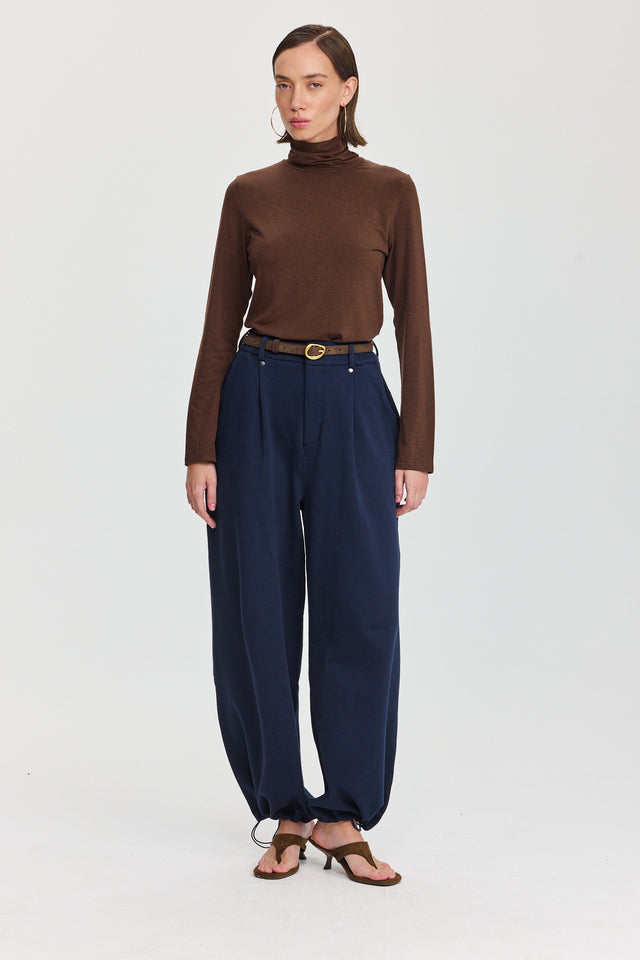 מכנסי קראמבל סווטשירט מתרחבים דיטייל מחויט נייבי