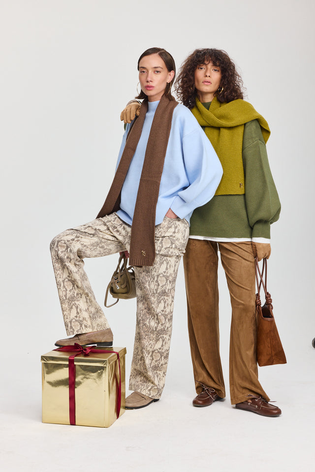 סוודר פרזנט פיסטוק