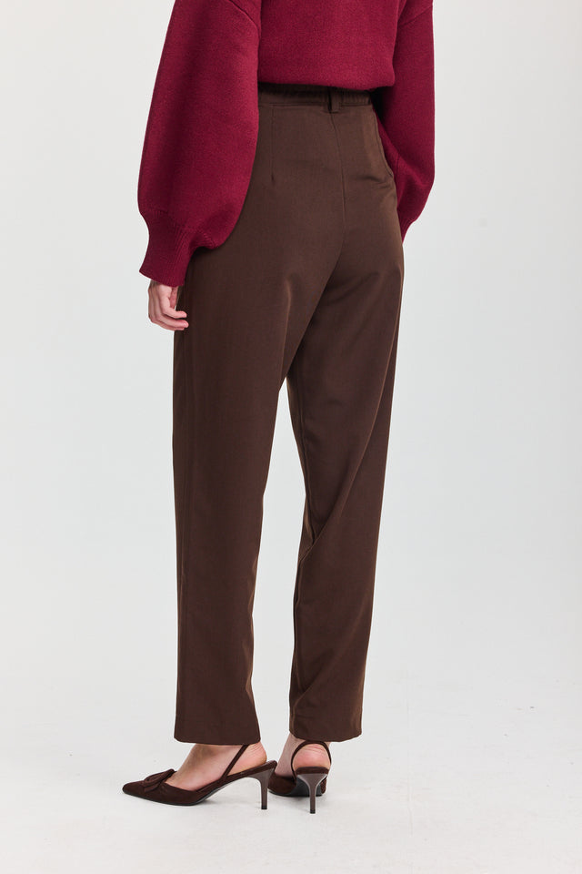 מכנסיים מחוייטים סינמון גומי במתניים חומים