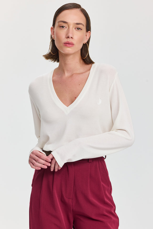 חולצת קוקיז מפתח וי לבנה