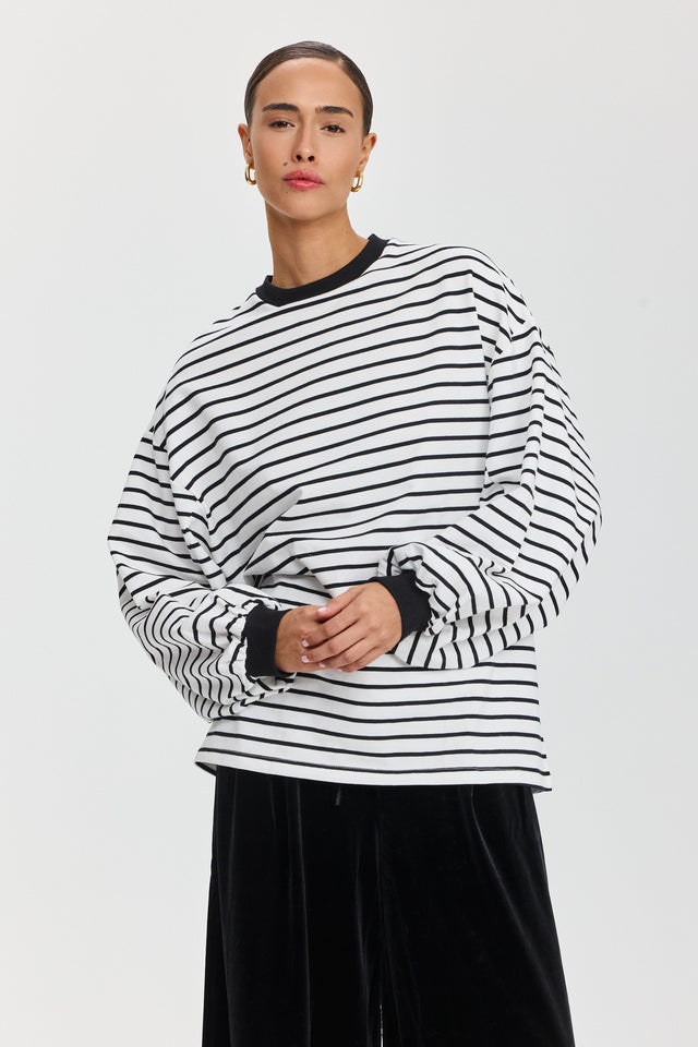 סווטשירט פודינג שרוולים תפוחים פסים שחור לבן