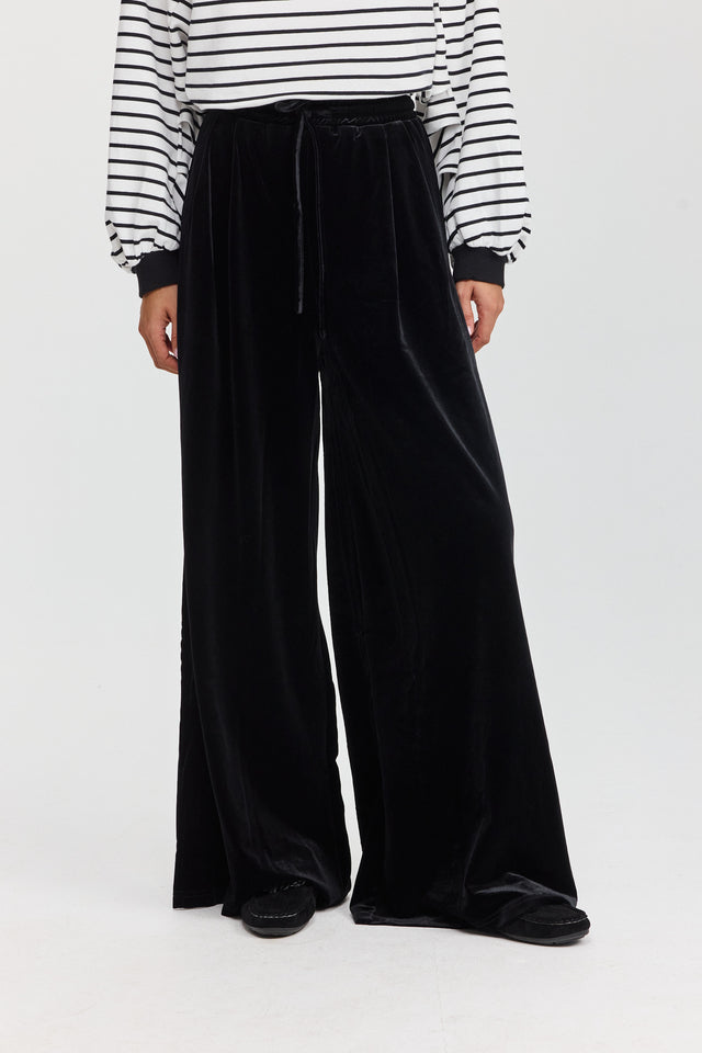 מכנסי ספיריט מתרחבים קטיפה דיטייל מחוייט שחור