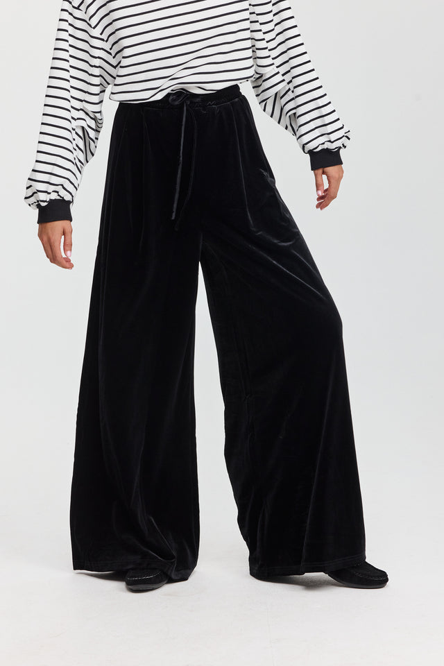 מכנסי ספיריט מתרחבים קטיפה דיטייל מחוייט שחור