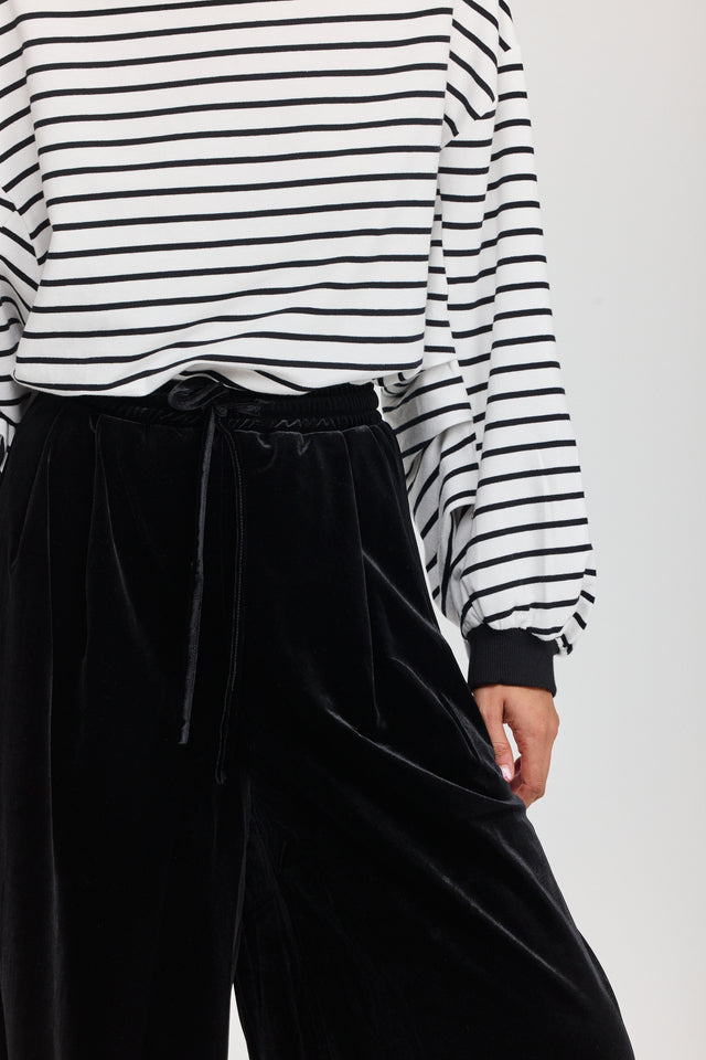 מכנסי ספיריט מתרחבים קטיפה דיטייל מחוייט שחור