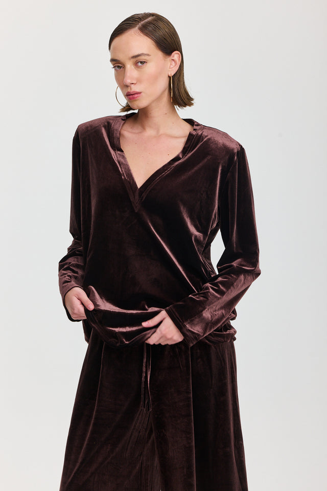 חולצת פנקייק קטיפה כריות נשלפות מפתח וי ארוכה חום שוקולד