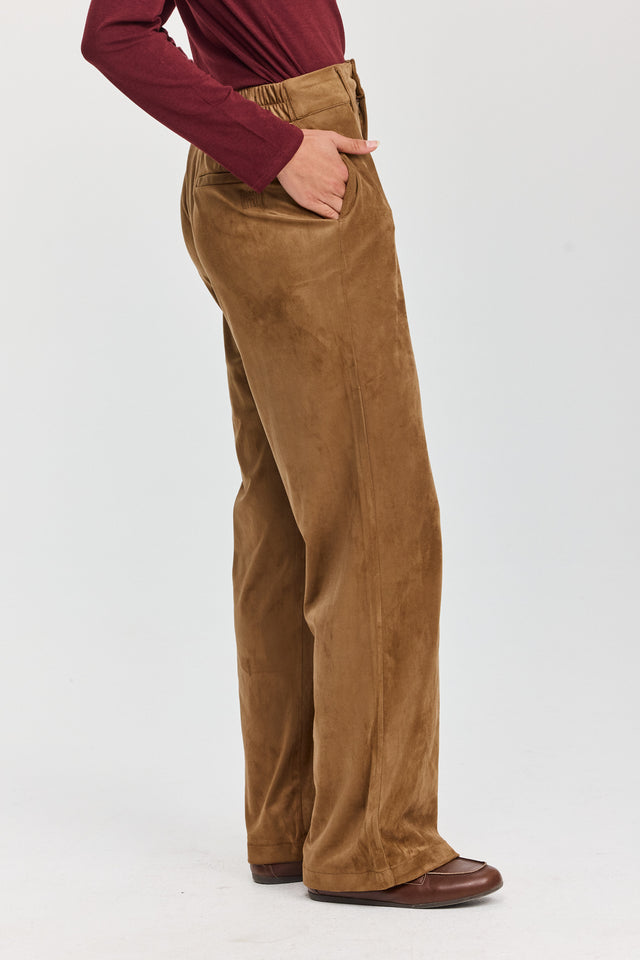 מכנסיים מחויטים קפה זמש קאמל